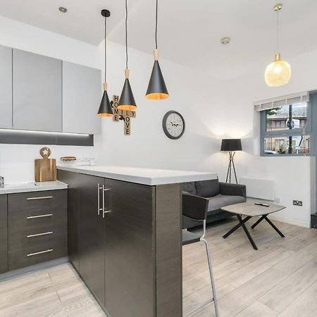 Modern 1 Bedroom Apartment In Central Woking Exterior photo