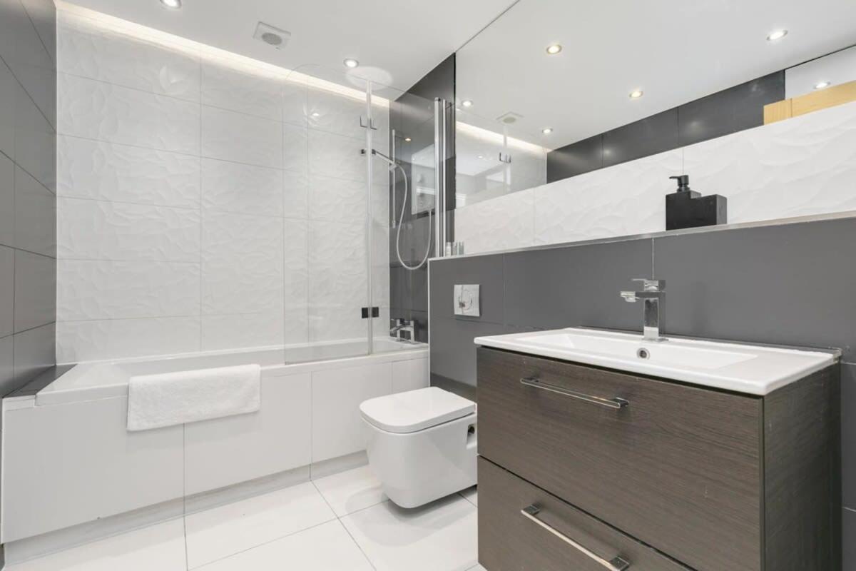 Modern 1 Bedroom Apartment In Central Woking Exterior photo